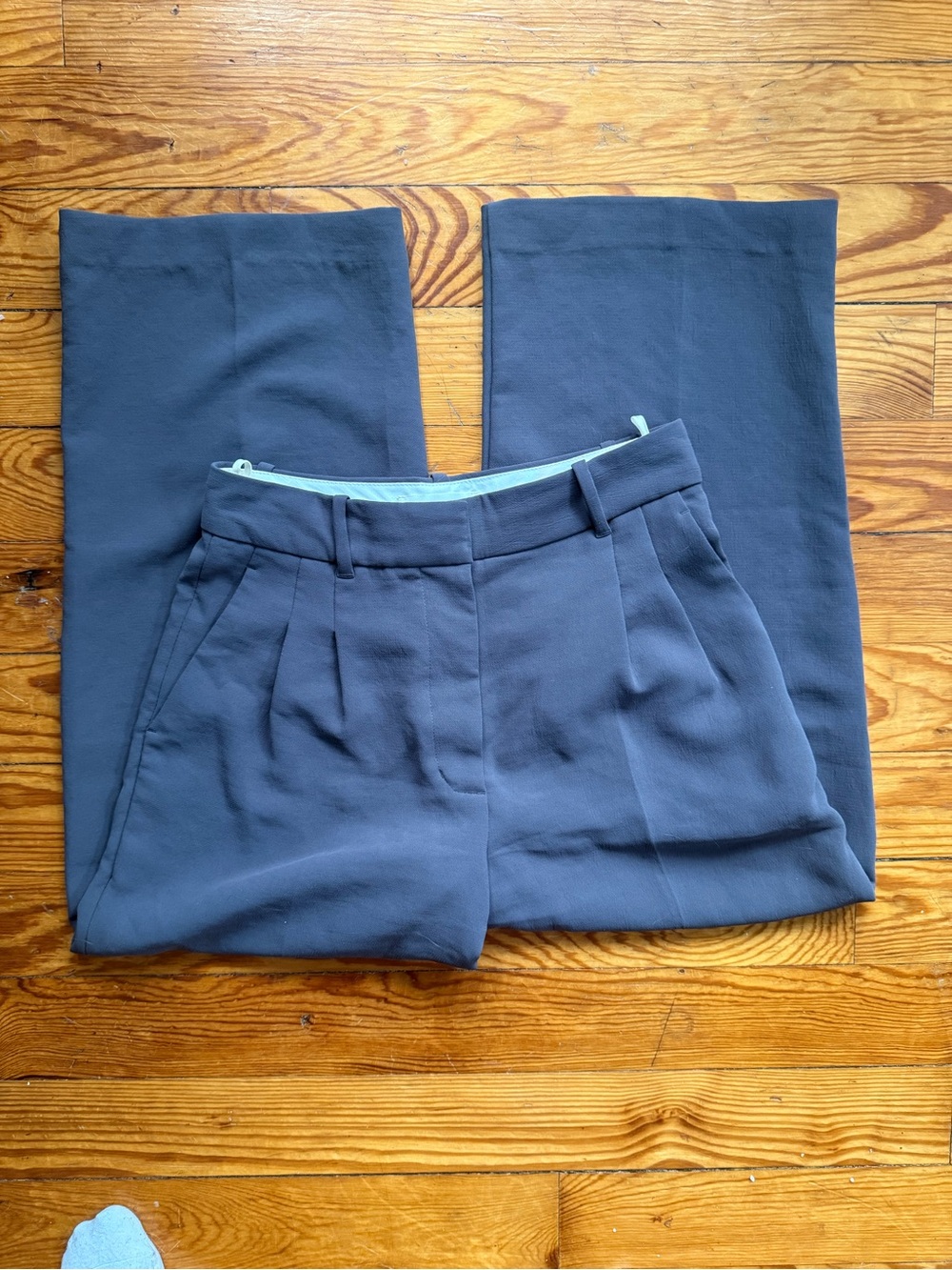 Aritzia Effortless Crepette Pants Brown size 6 NWOT